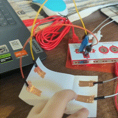 Then, I played around with ways of movement inside the screen, like putting copper tape for each direction.